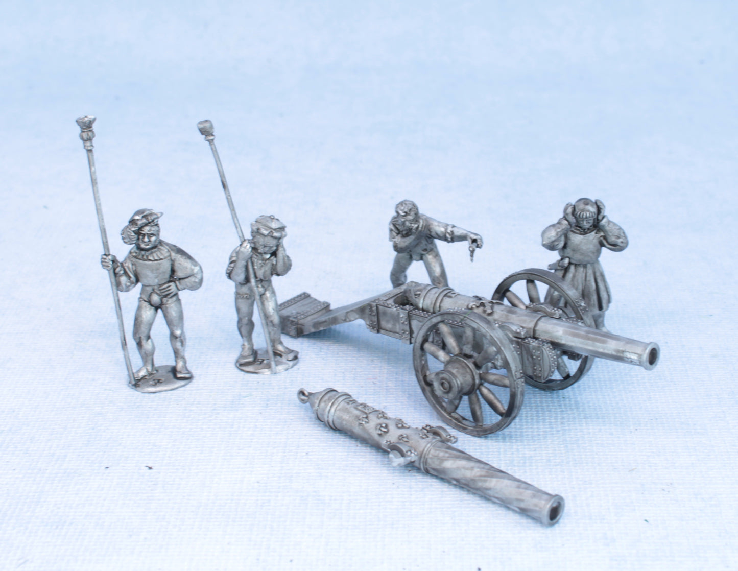 ART 01. Demi Culverin with crew, firing gun.